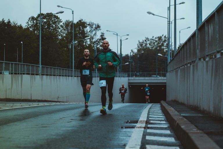 Estudo indica: quer correr melhor? Talvez seja melhor pensar menos em você!