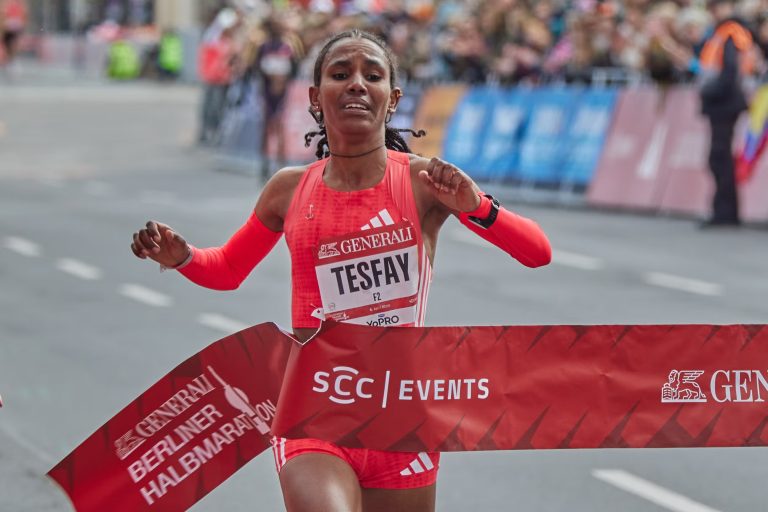 Tesfay corre para 2h10 e registra a segunda melhor maratona feminina da história em Barcelona