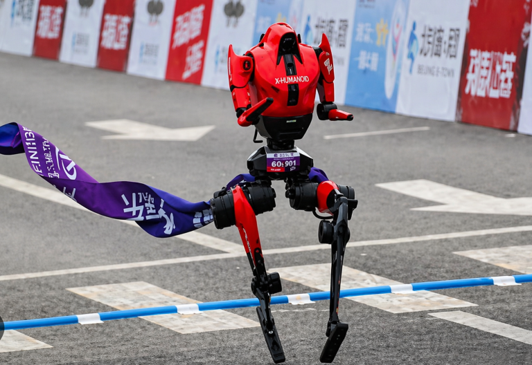 Robô humanoide completa meia maratona em 50:26