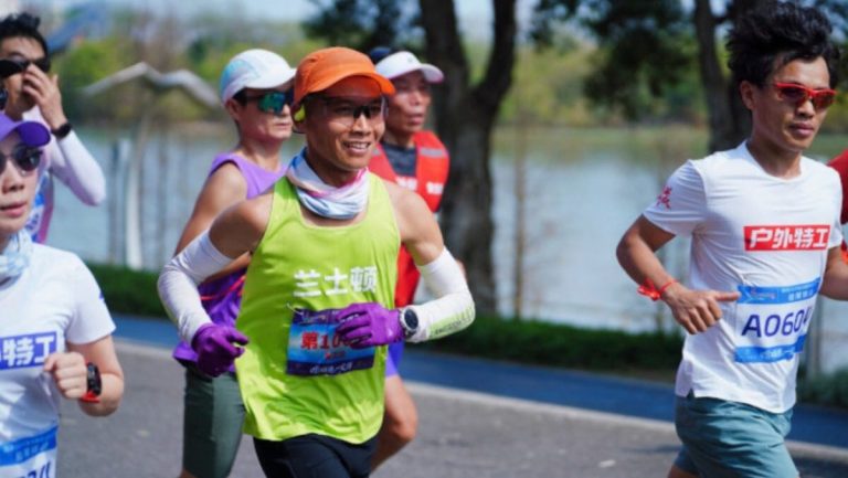 Chinês corre 100 km por dia durante 100 dias e entra para o Guinness