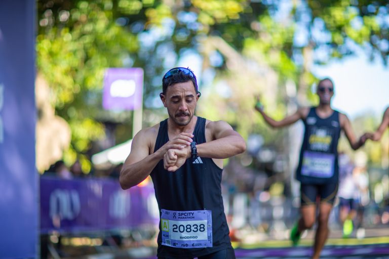 Split negativo na maratona: a estratégia por trás de finais fortes e como treinar para usar
