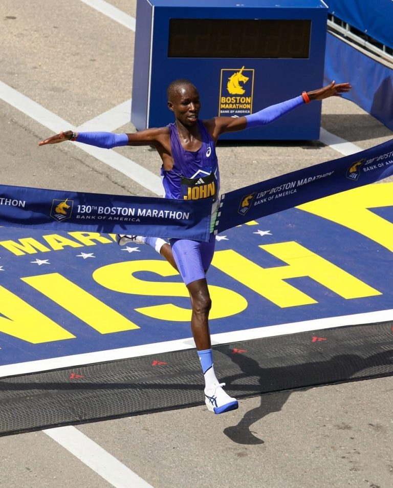 John Korir quebra recorde histórico e Boston 2026 com 2h01min52s
