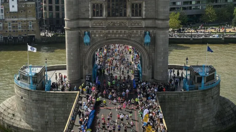 Londres bate recorde histórico de concluintes na maratona