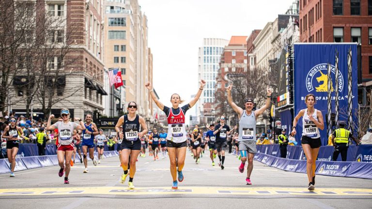 Maratona de Boston bate recorde de arrecadação para caridade em 2026