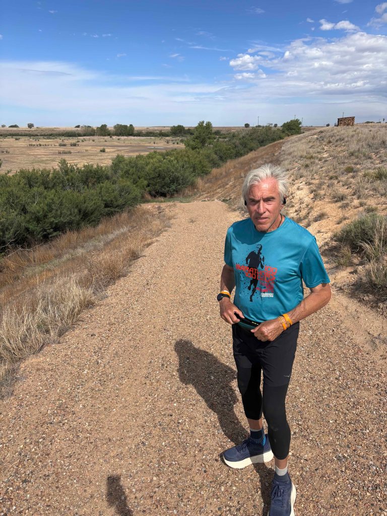 Aos 71 anos e com Parkinson, corredor quer completar 100 maratonas em 100 dias