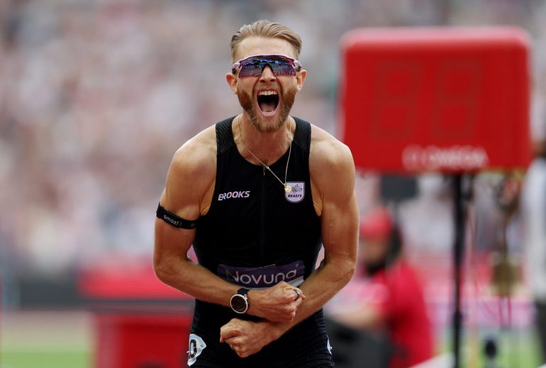 Josh Kerr quebra recorde mundial da milha que durava 27 anos