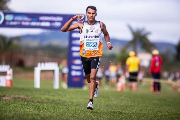 Fábio Jesus Correia estreia na maratona com melhor marca de brasileiro em prova no país