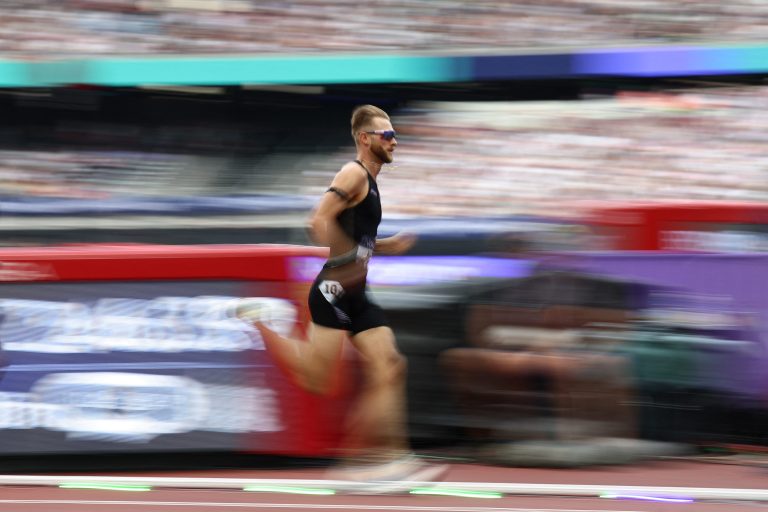 Após recorde da milha, Josh Kerr mira marca histórica dos 1.500 m