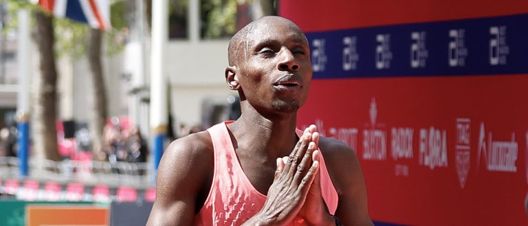 Sabastian Sawe está fora da Maratona de Berlim por lesão