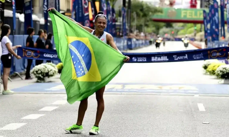 Núbia Oliveira quebra recorde brasileiro da meia maratona após 35 anos