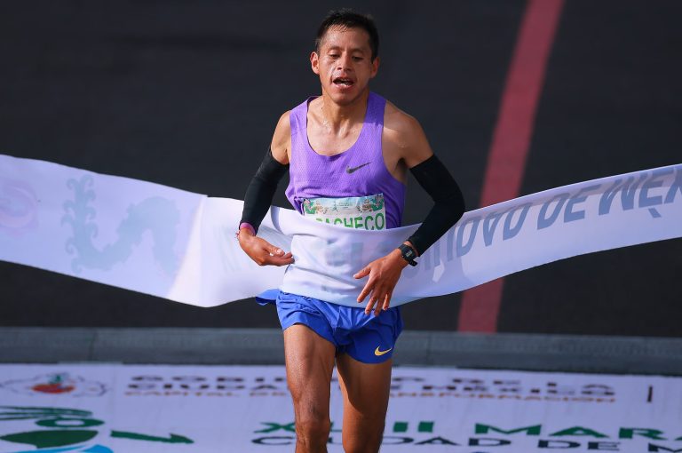 Campeão da Maratona da Cidade do México vence usando relógio de US$ 22