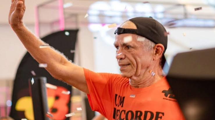 Ultramaratonista de 66 anos corre 920 km em sete dias e supera recorde em esteira