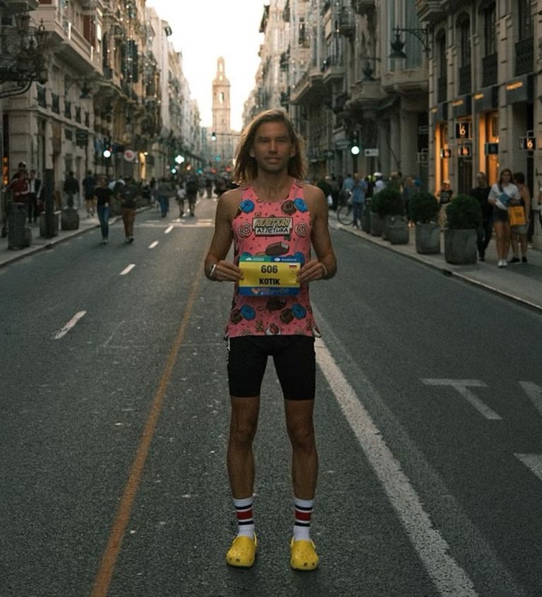 Corredor completa Maratona de Berlim em 2h30 usando Crocs