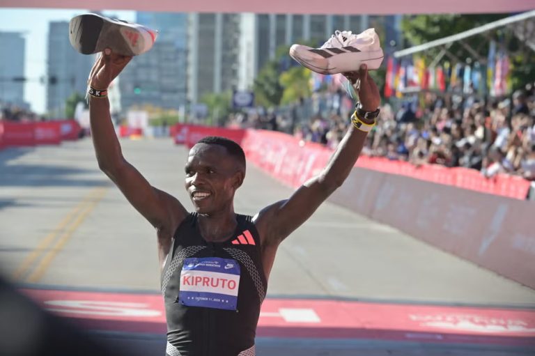 Quais tênis os atletas usaram na Maratona de Chicago 2026? Veja o top 5