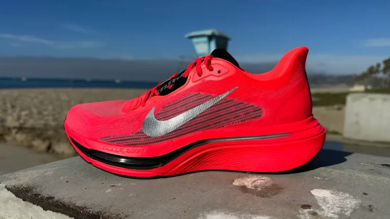 Nike Pegasus Plus 2 combina espuma ZoomX e Air Zoom em tênis sem placa